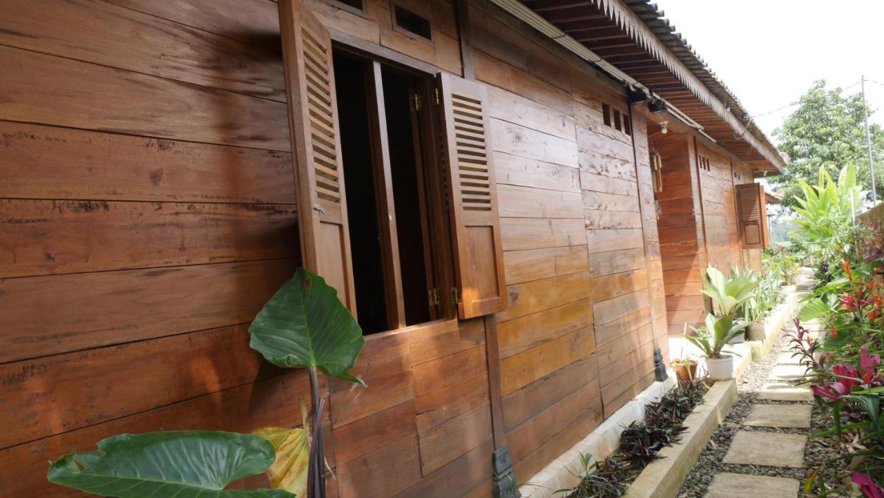 Sanggar Pantcha Indra Guest House Kemuning Eksteriør bilde