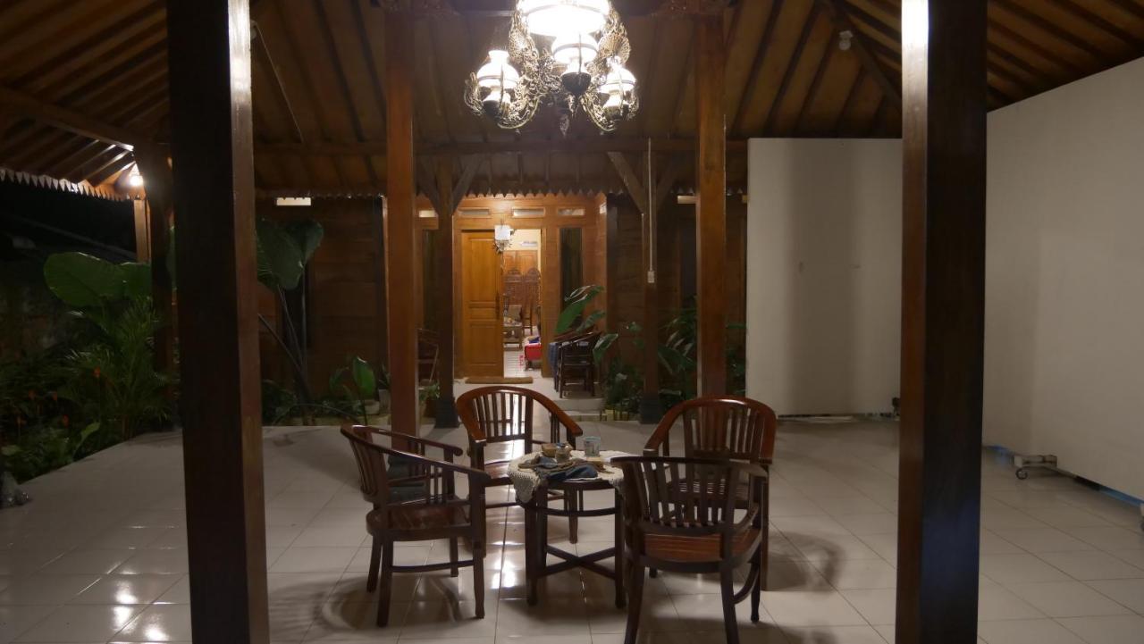 Sanggar Pantcha Indra Guest House Kemuning Eksteriør bilde