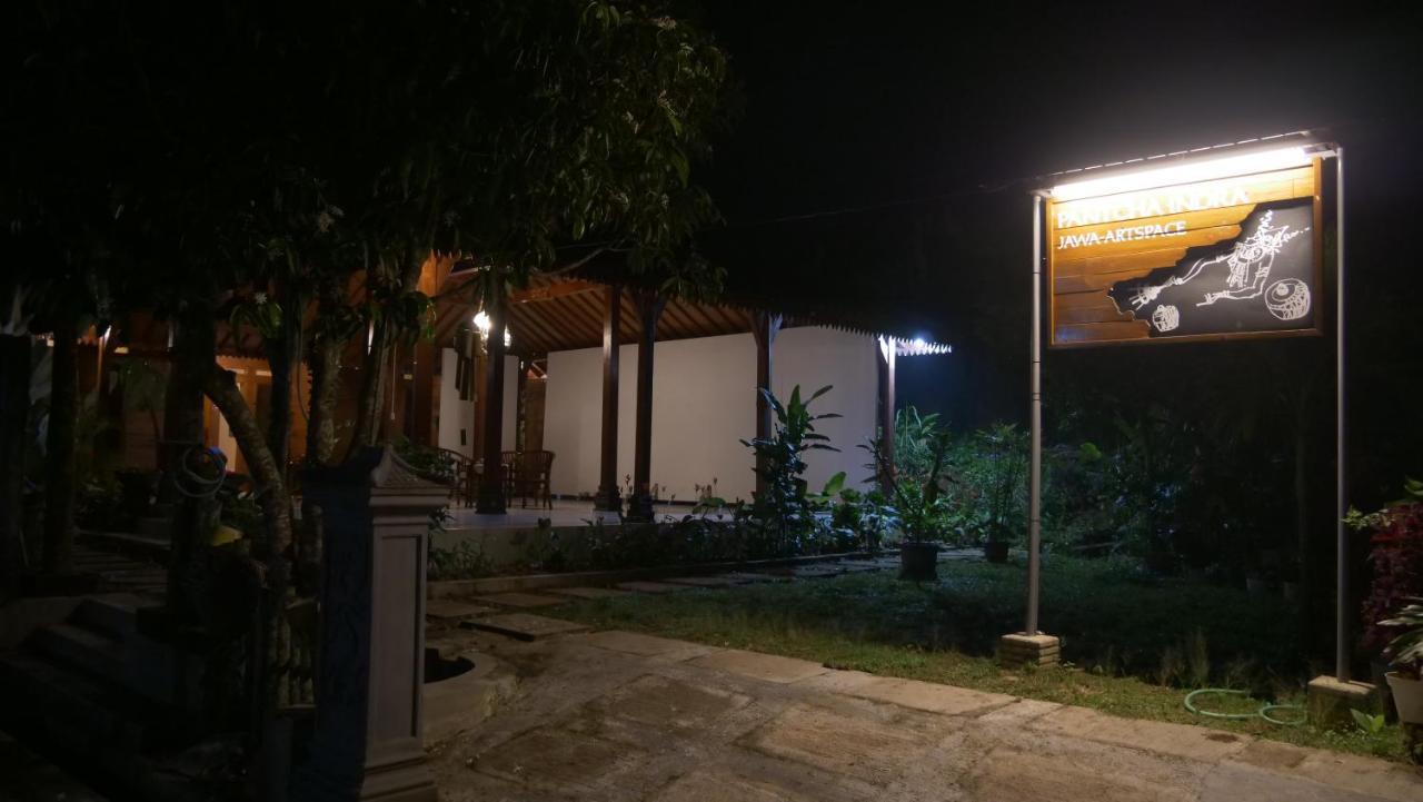 Sanggar Pantcha Indra Guest House Kemuning Eksteriør bilde
