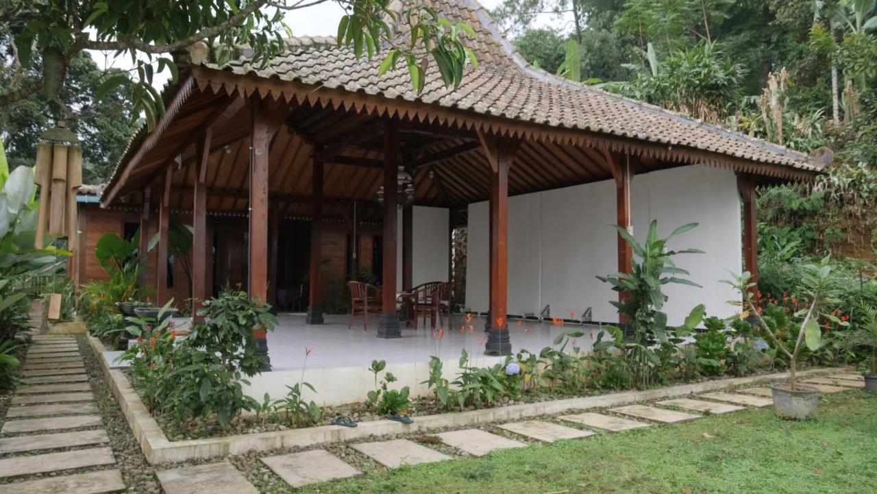 Sanggar Pantcha Indra Guest House Kemuning Eksteriør bilde