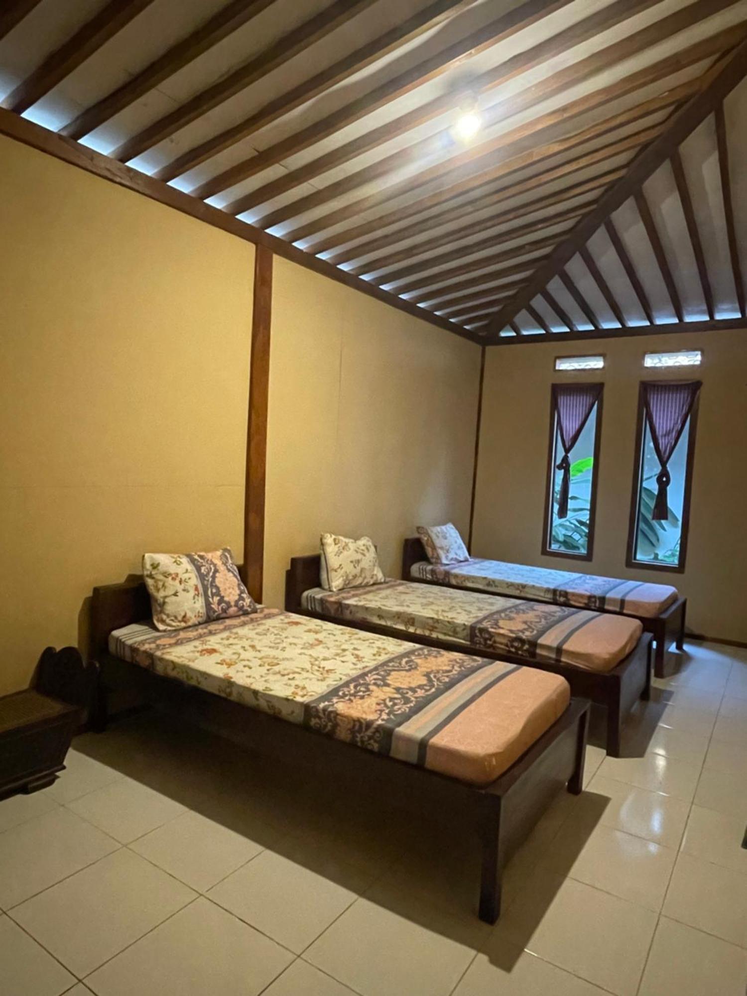 Sanggar Pantcha Indra Guest House Kemuning Eksteriør bilde